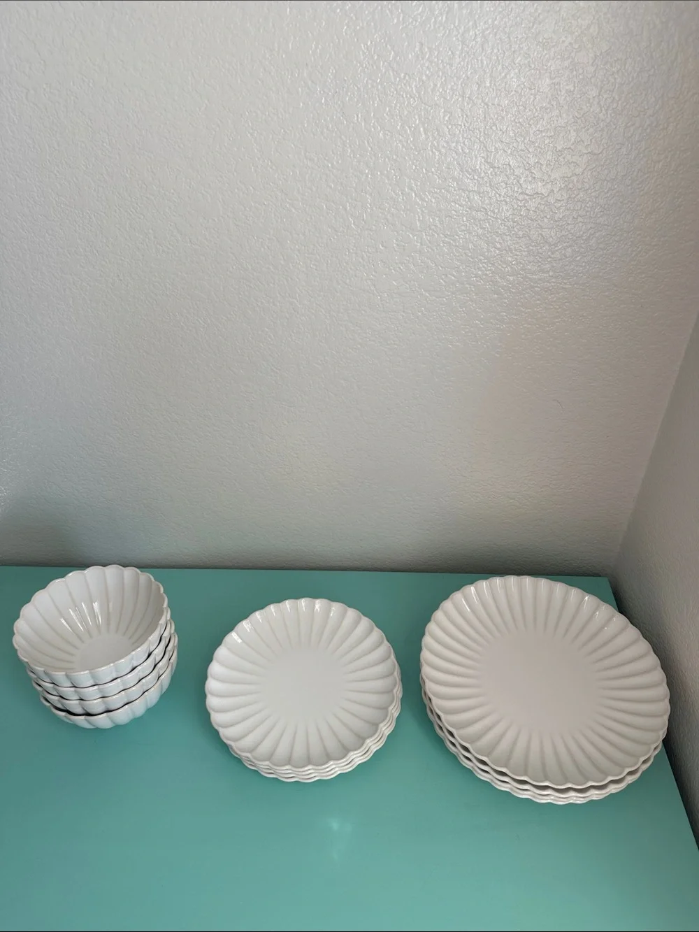 The Pioneer Woman Colette 12-Piece Stoneware Dinnerware Set in Cream-brand new